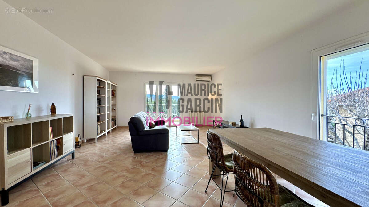 Appartement à PERNES-LES-FONTAINES