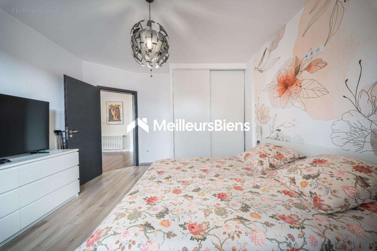 Appartement rénové 120m² 3 chambres garage - photo 13