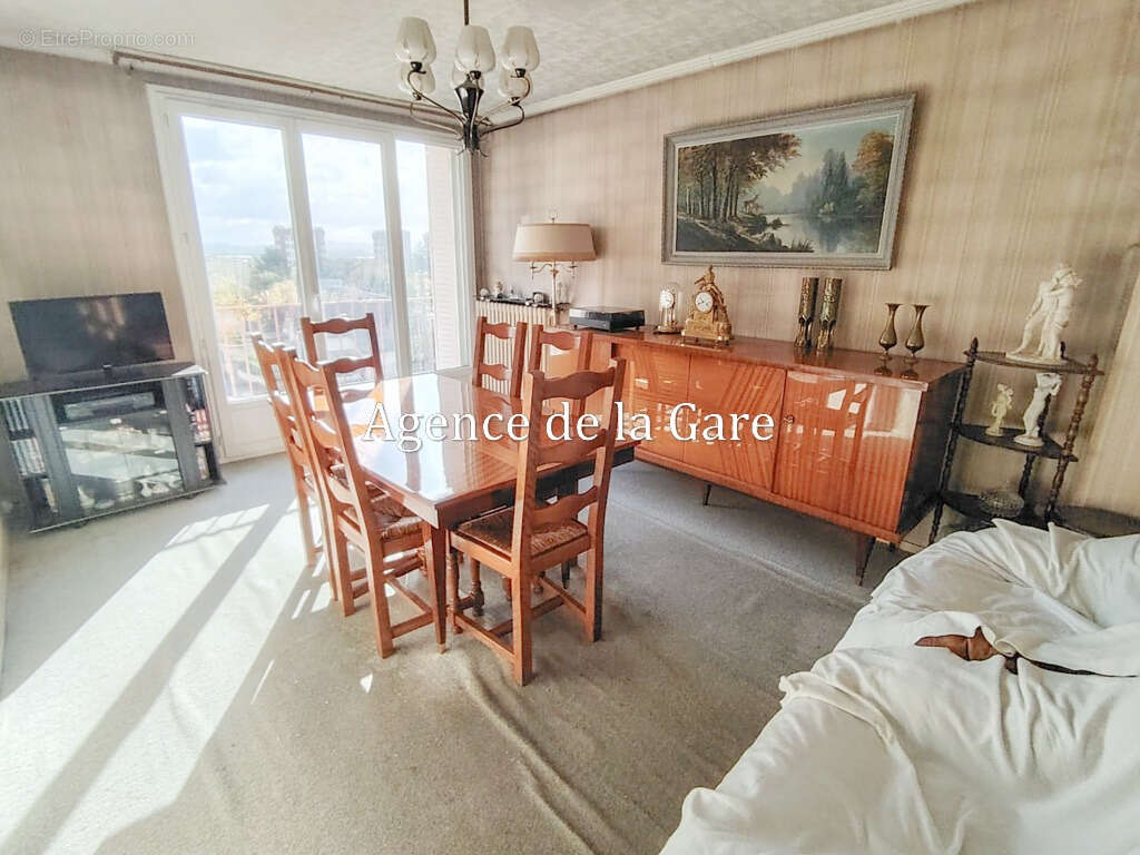 Appartement à HOUILLES