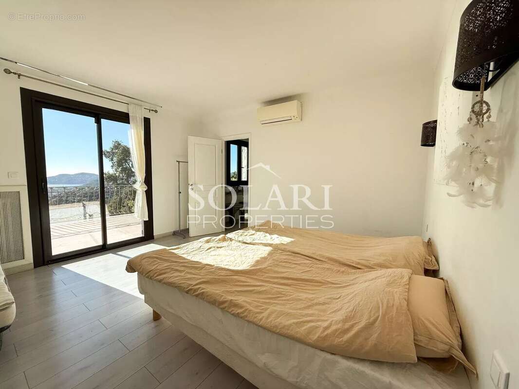 Maison à MANDELIEU-LA-NAPOULE