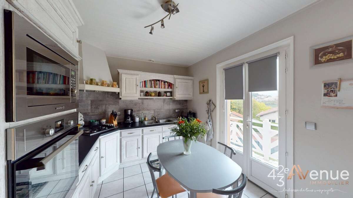 Maison à SAINT-GENEST-LERPT