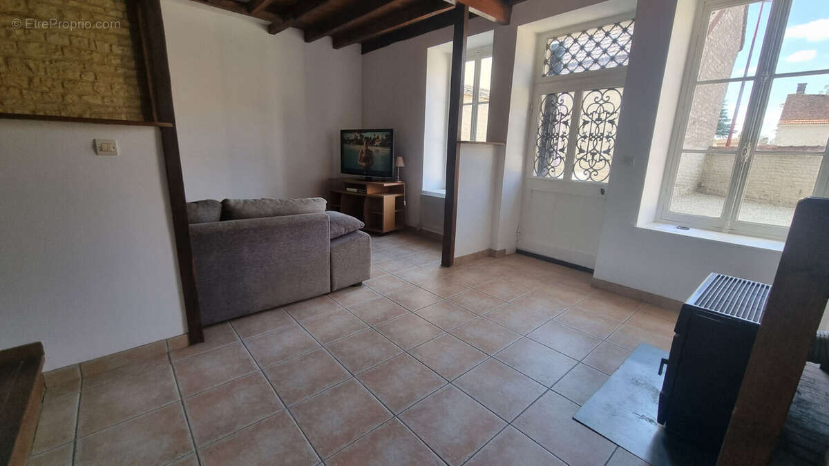 Maison à MOULINS-EN-TONNERROIS