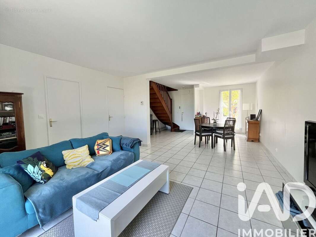 Photo 2 - Maison à MONTEVRAIN