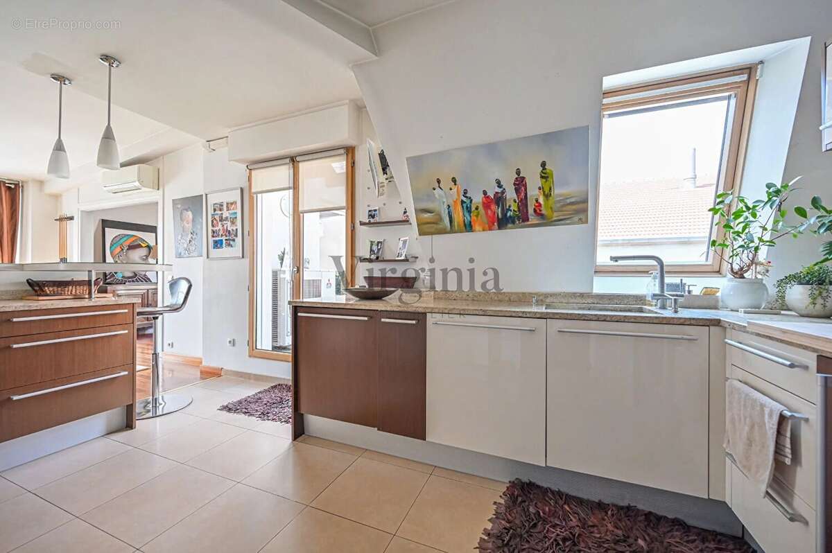 Appartement à CHARENTON-LE-PONT