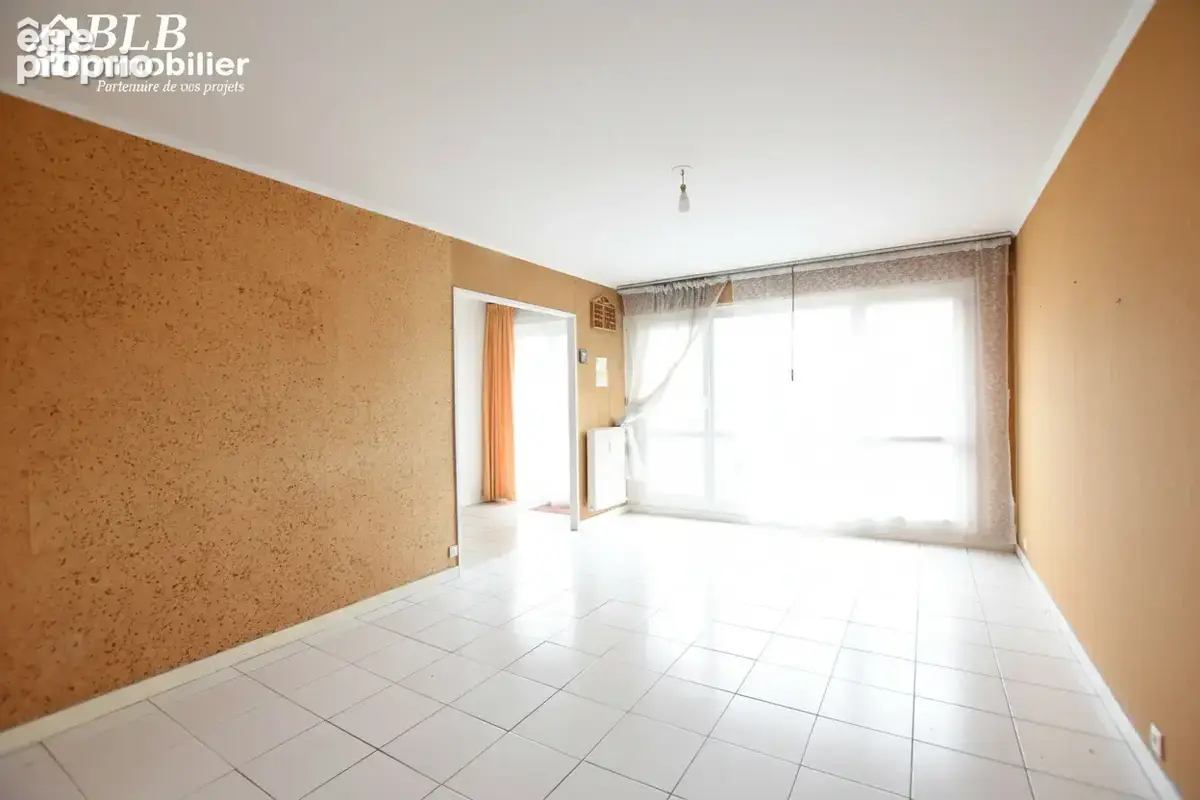 Appartement à LES ESSARTS-LE-ROI