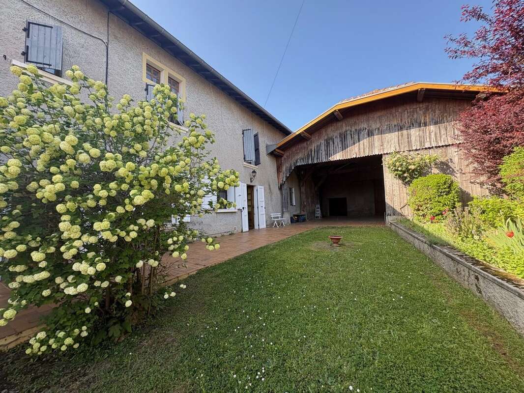 Maison à EYZIN-PINET