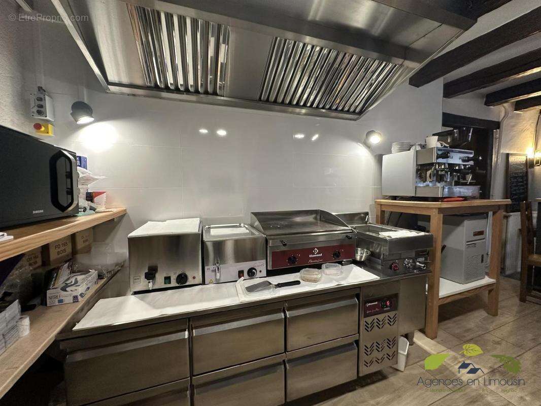 Commerce à SAINT-LEONARD-DE-NOBLAT