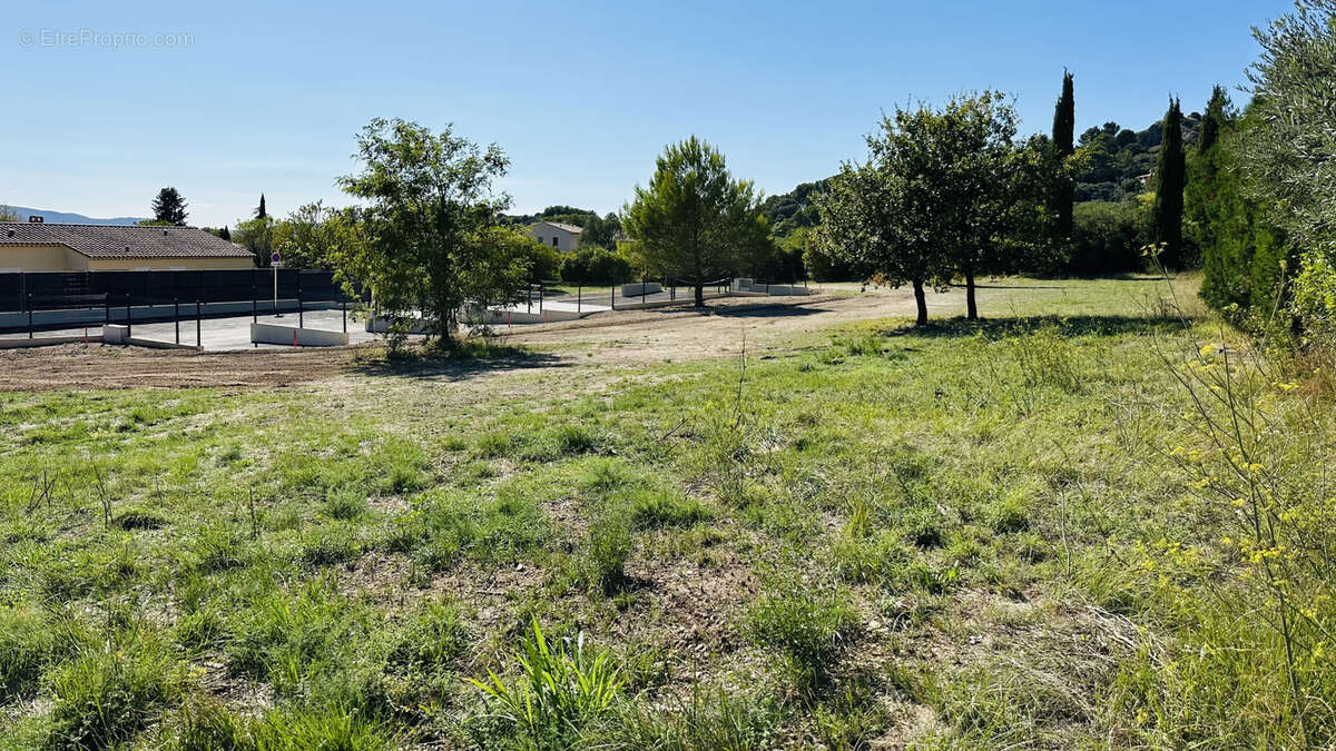 Terrain à MERINDOL