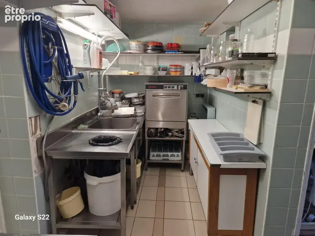 Murs de restaurant et 3 appartements T3 - photo 10