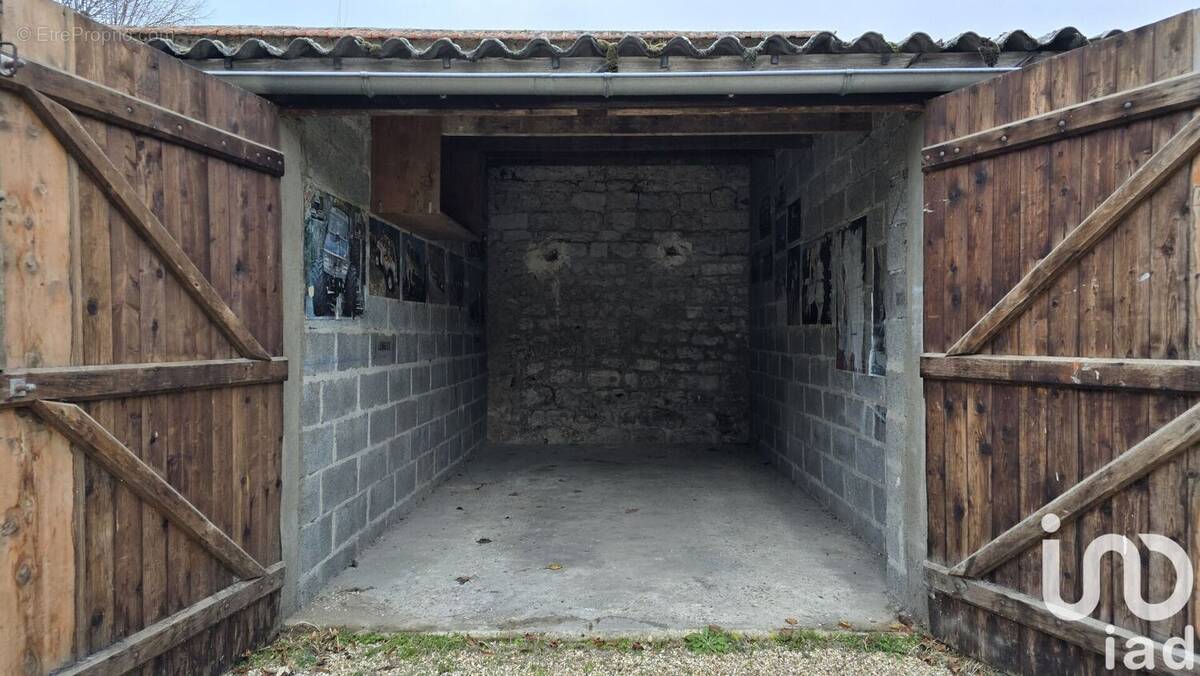 Photo 1 - Parking à VERNON