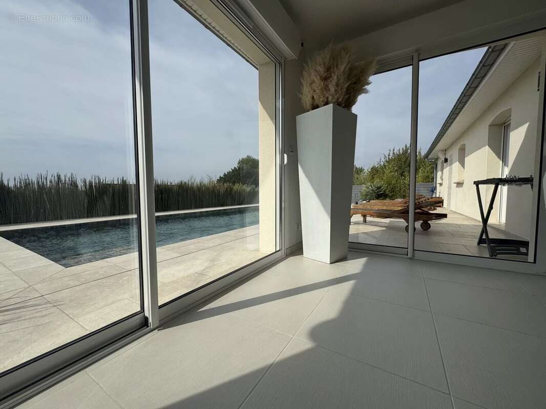 Pavillon 4 chambres avec piscine chauffée - photo 5