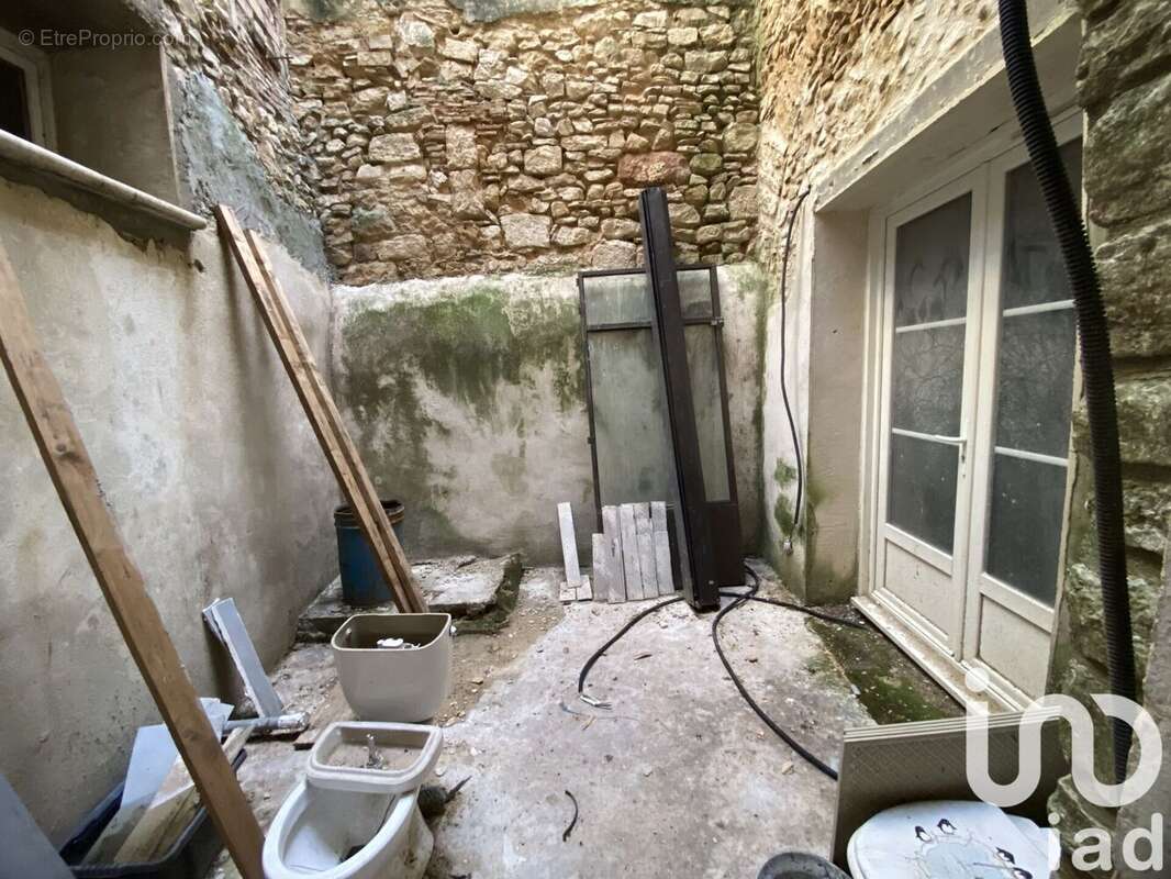 Appartement 308 m² à Bagnols-Sur-Ceze  - photo 2