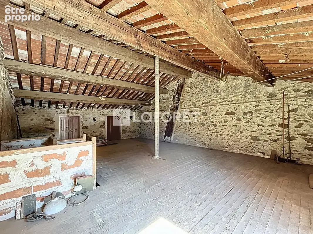 TROUILLAS ? Maison de village avec grand garage et terrain de loisirs ! - photo 4