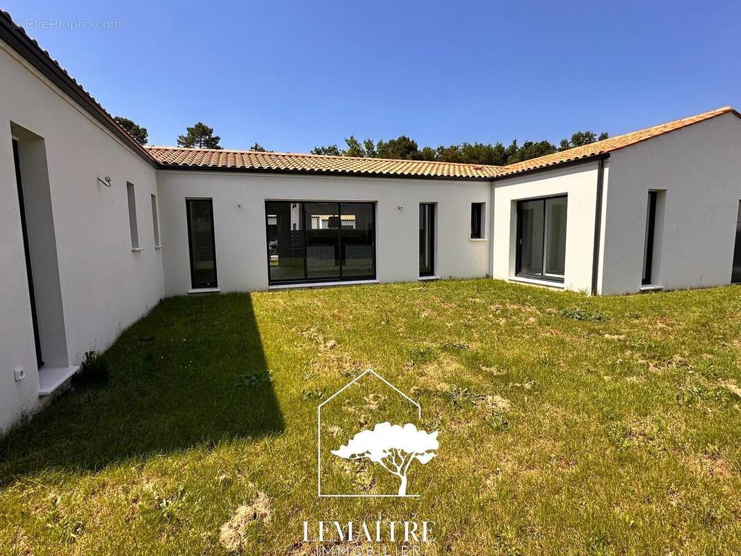 Maison à LES MATHES