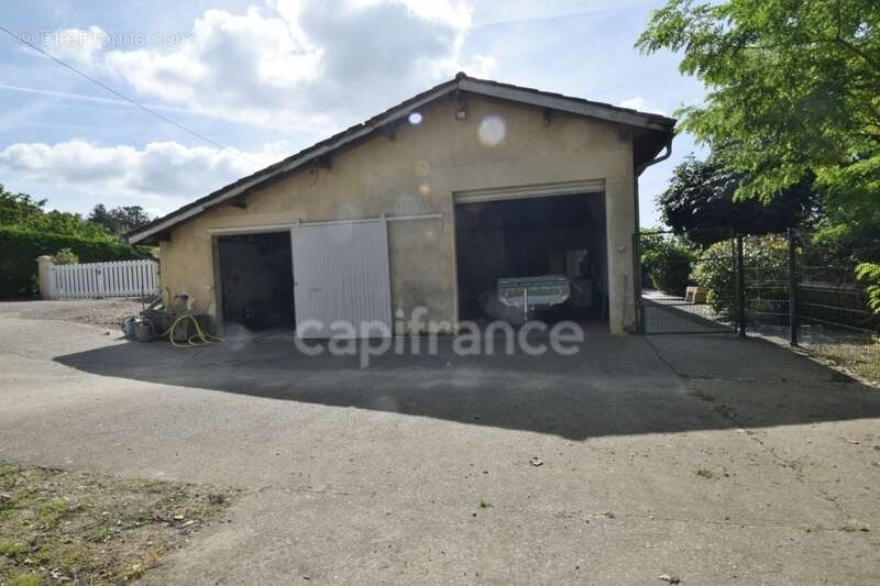 Maison de 223m2 - 3 chambres - piscine - dépendances à BEAUPUY (47) - photo 14