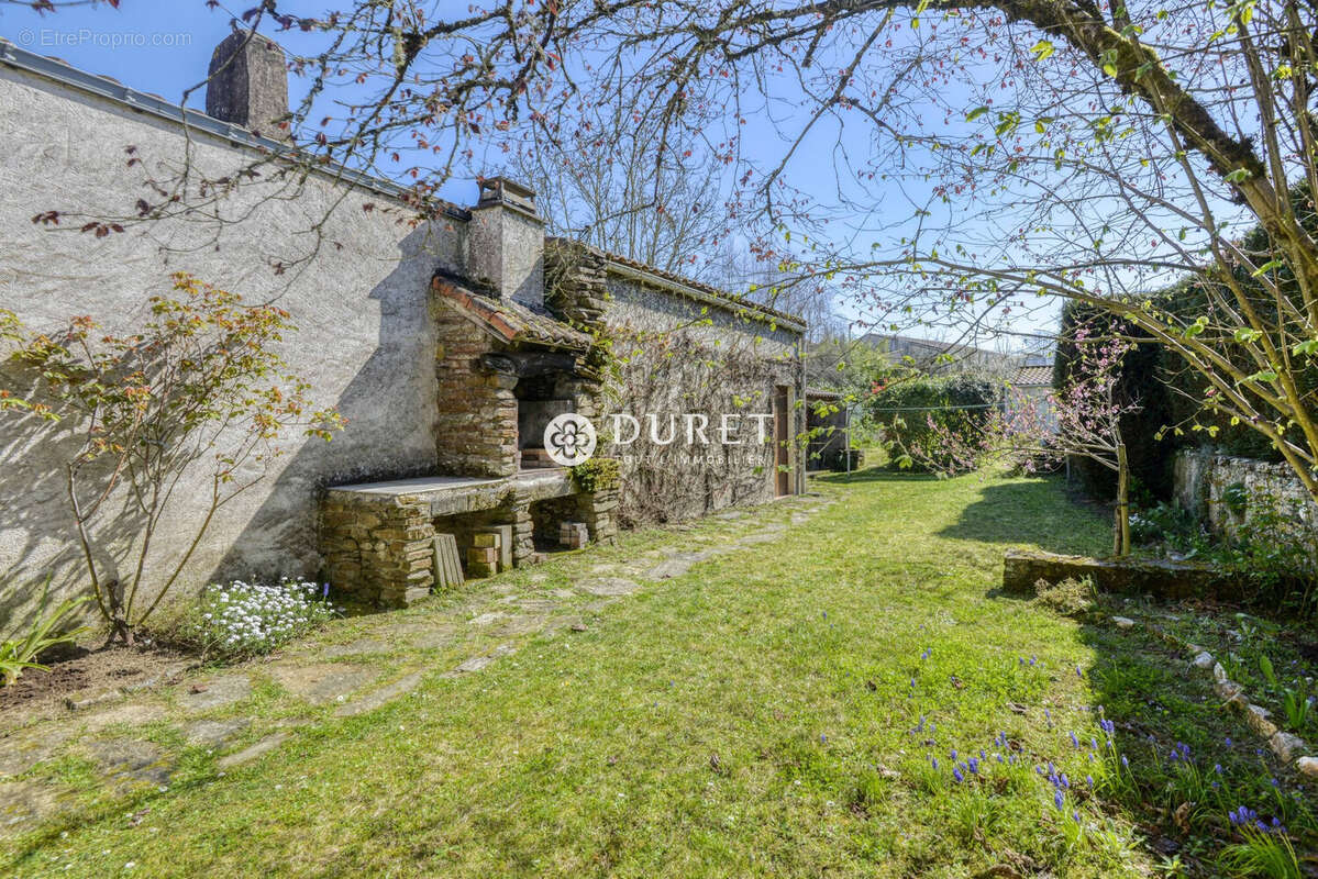 Maison à MONNIERES