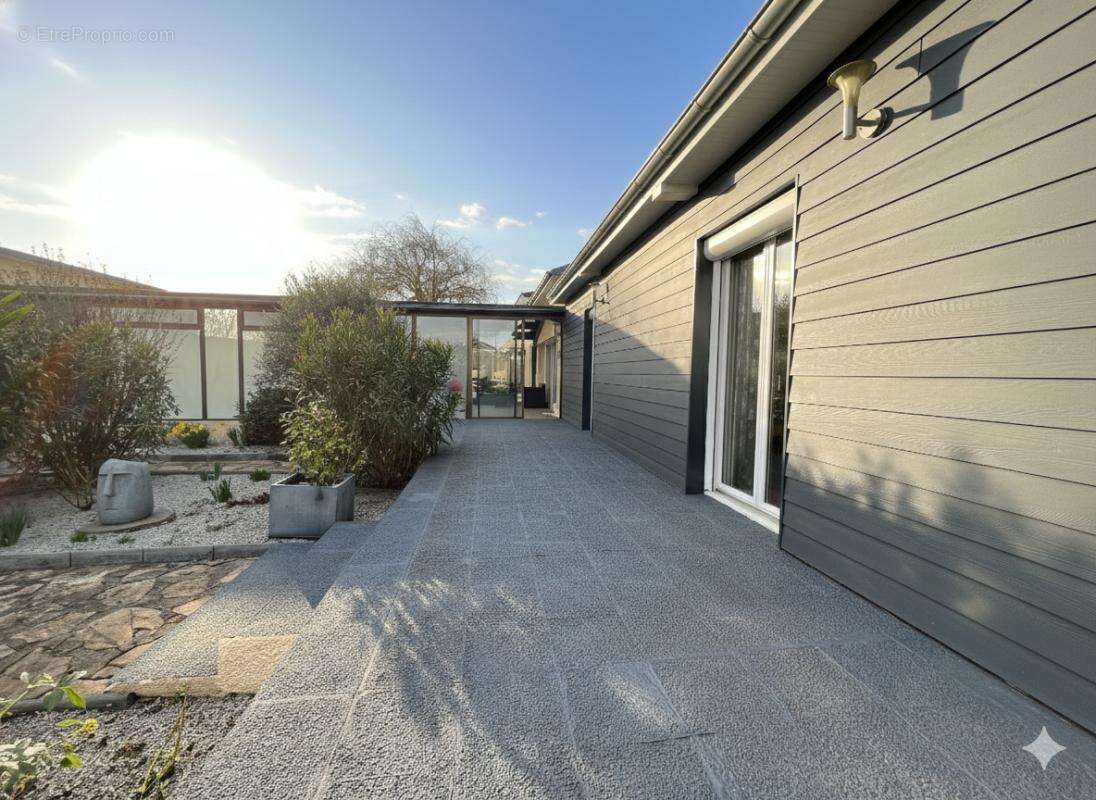 Maison rénovée avec jardin et piscine - photo 15