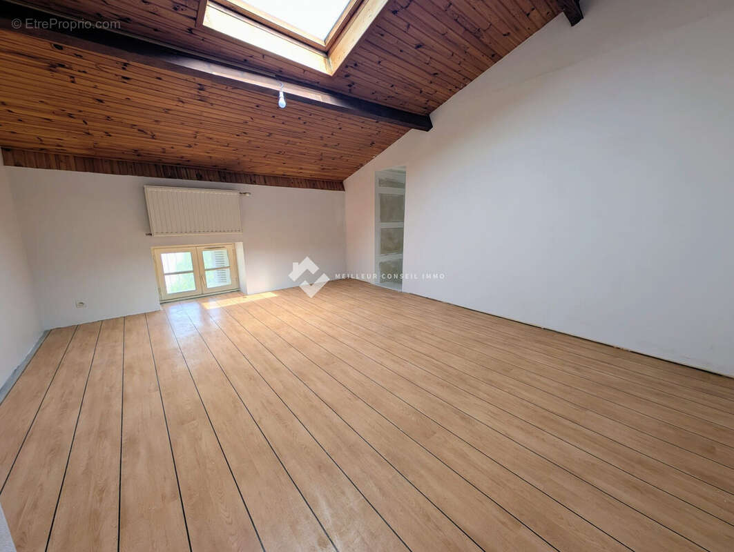Maison 255 m² à Saint-Benoit  - photo 9