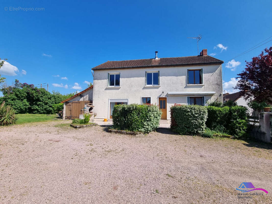 Façade avant - Maison à VICQ-EXEMPLET