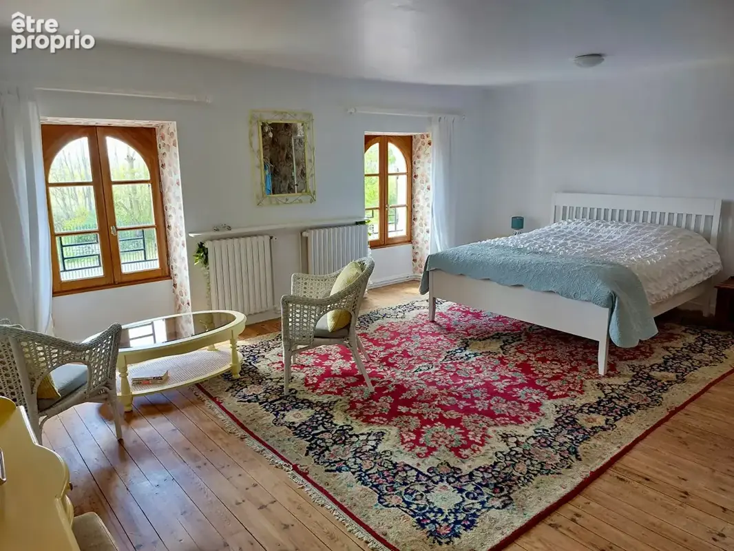 Elegante maison non-mitoyenne avec gîte, vaste dépendances, 2 km du centre ville - photo 3