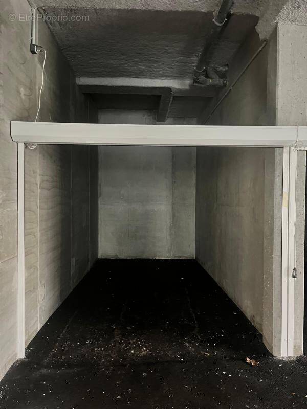 Parking à PORTES-LES-VALENCE