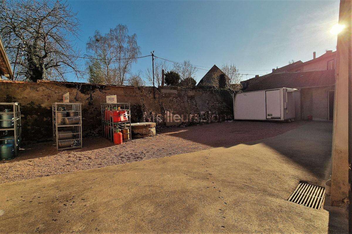 Commerce à LE BREUIL