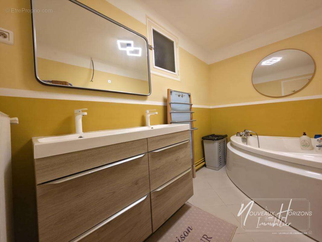 Maison 96 m² à Saint-Victurnien  - photo 9