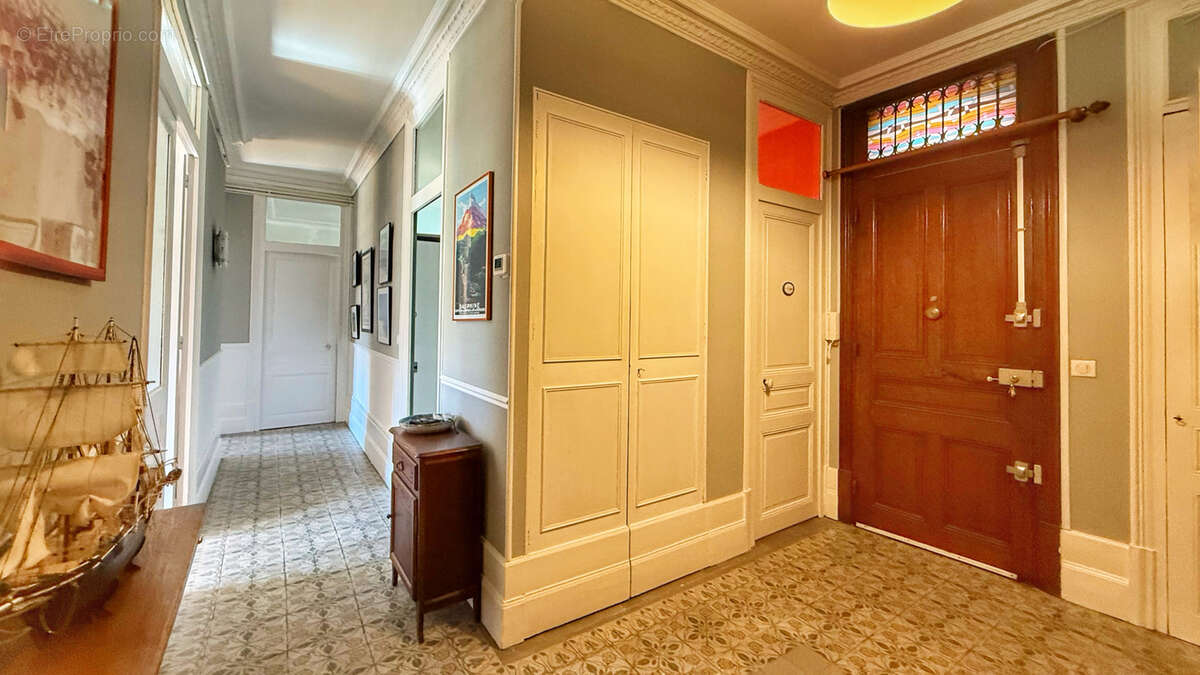 VOIRON - T4 de 117,10 m2 avec balcon, cave et galetas - photo 12