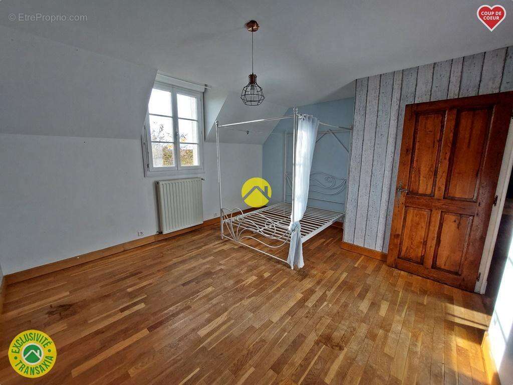 Maison à MOULINS-EN-TONNERROIS