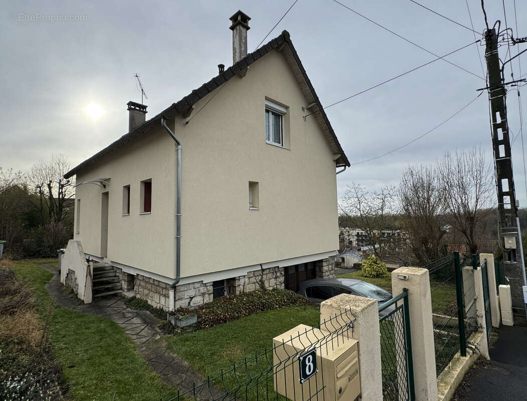 Maison à LE THILLAY