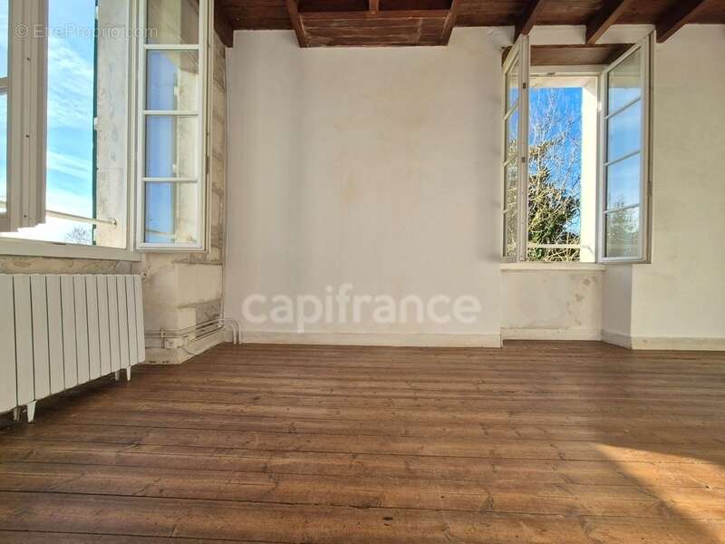 Maison à BUSSAC-SUR-CHARENTE