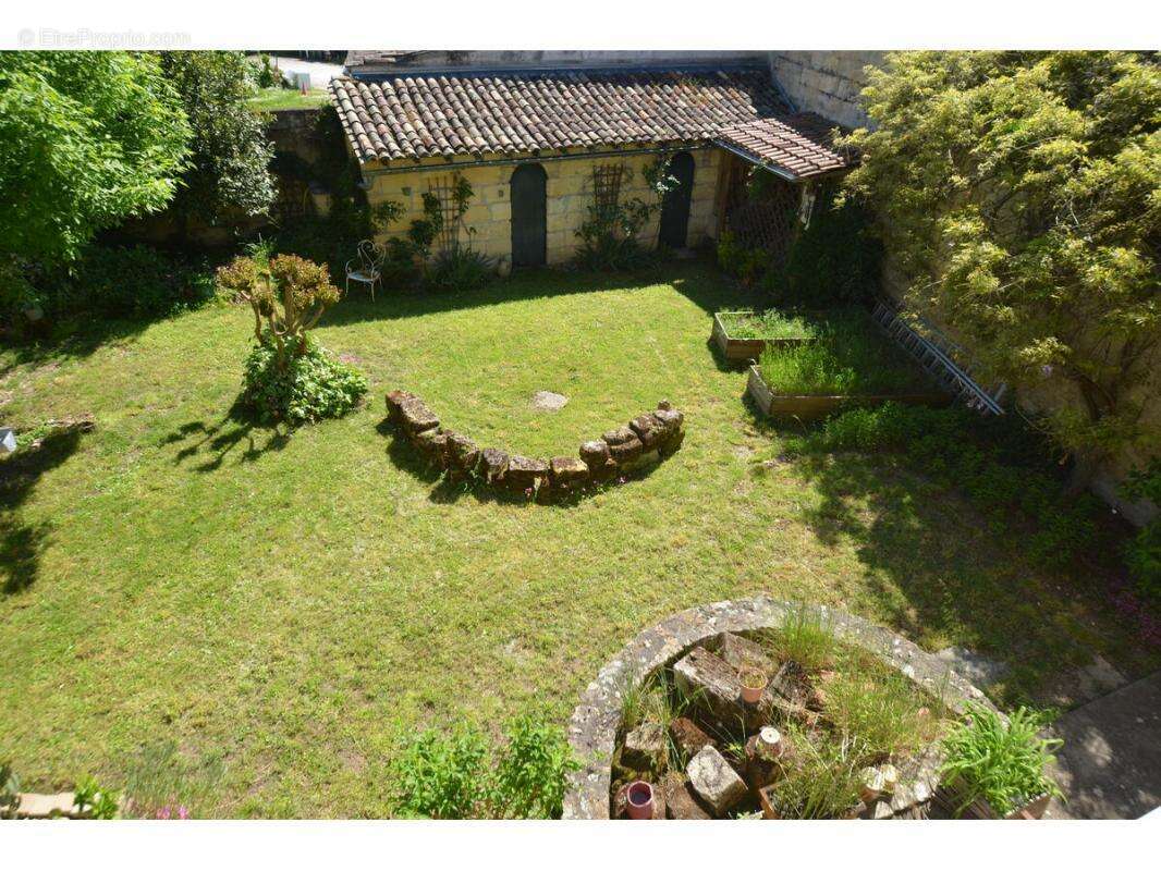 Maison à SAINT-MEDARD-DE-GUIZIERES