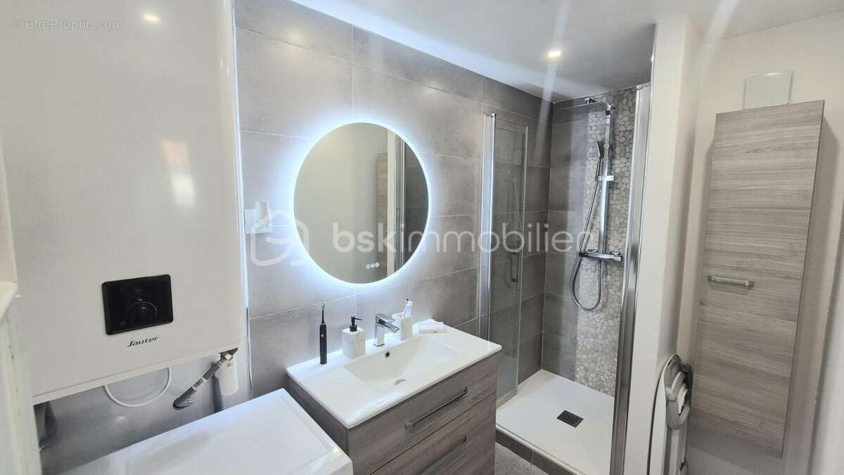 Appartement à SOLLIES-PONT