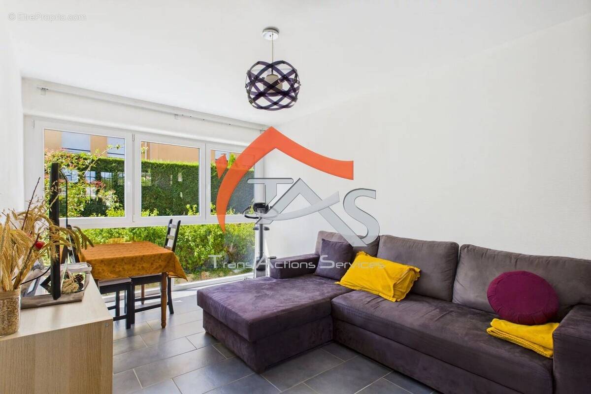 Appartement à SAINT-PRIEST-EN-JAREZ