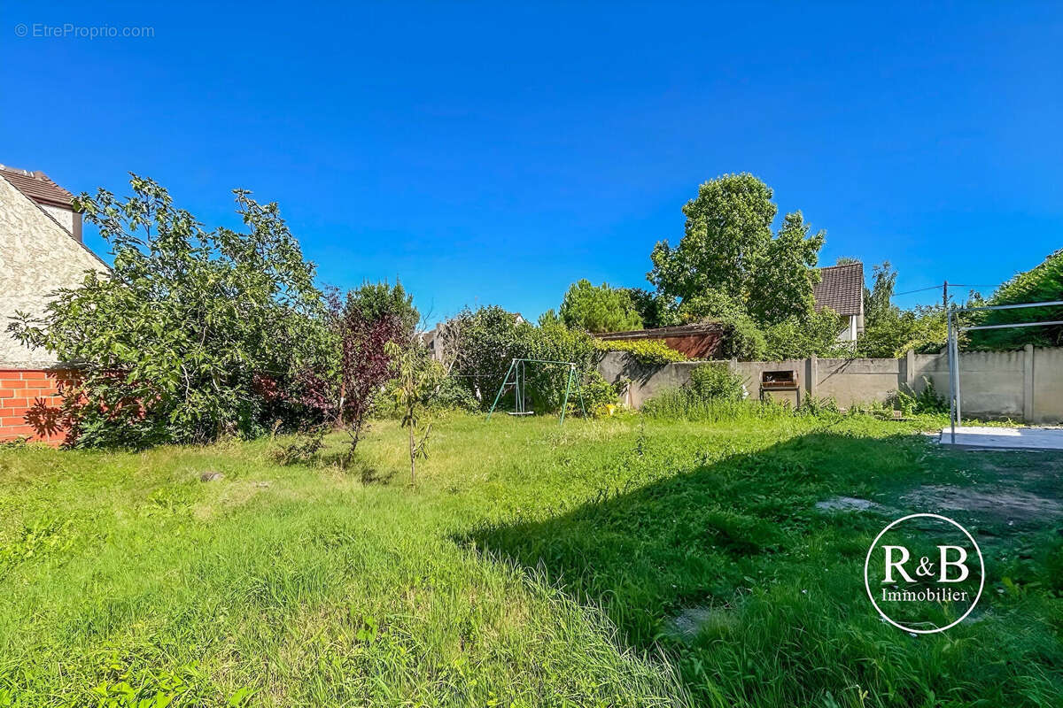 Maison à LES CLAYES-SOUS-BOIS