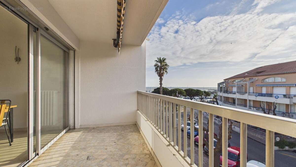Appartement à CARQUEIRANNE