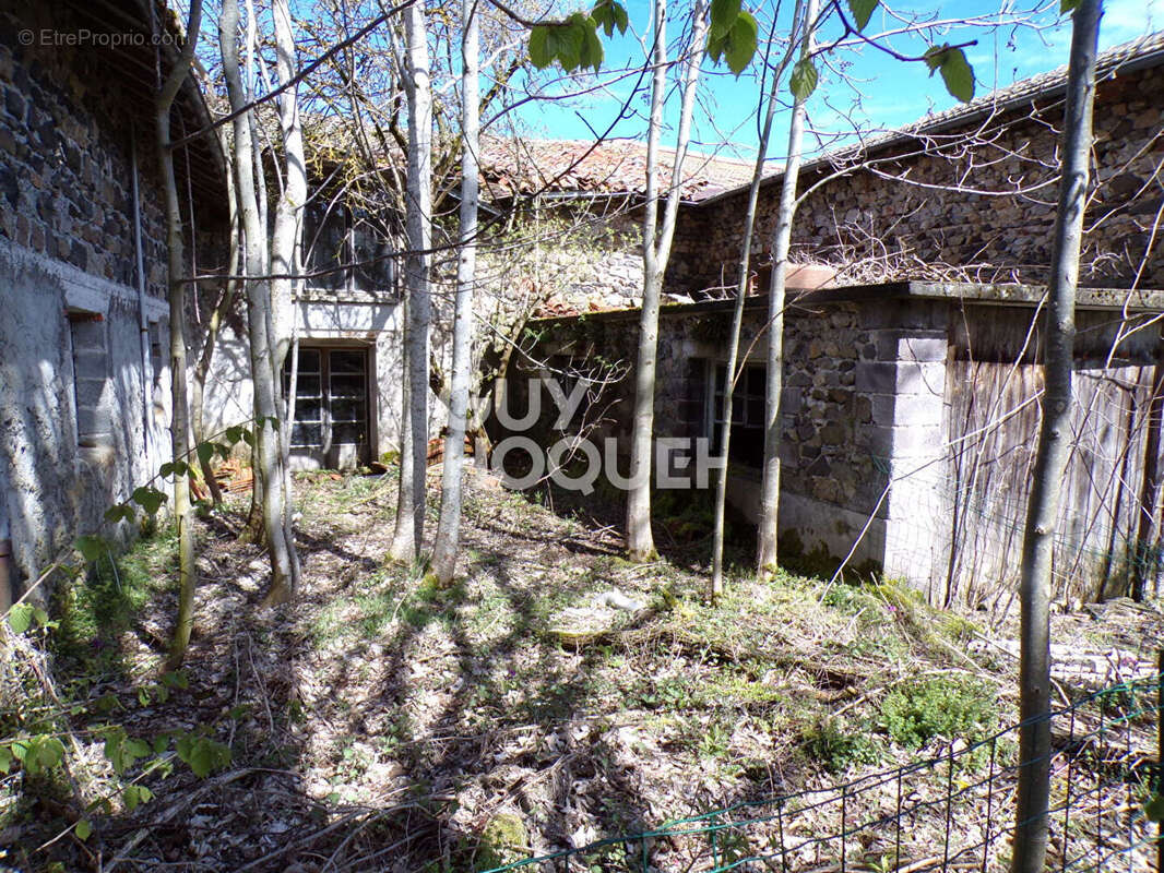 Maison à FIX-SAINT-GENEYS