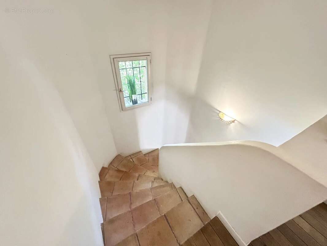 Bastide Provençale 6 pièces – 180 m² – GAREOULT - photo 12