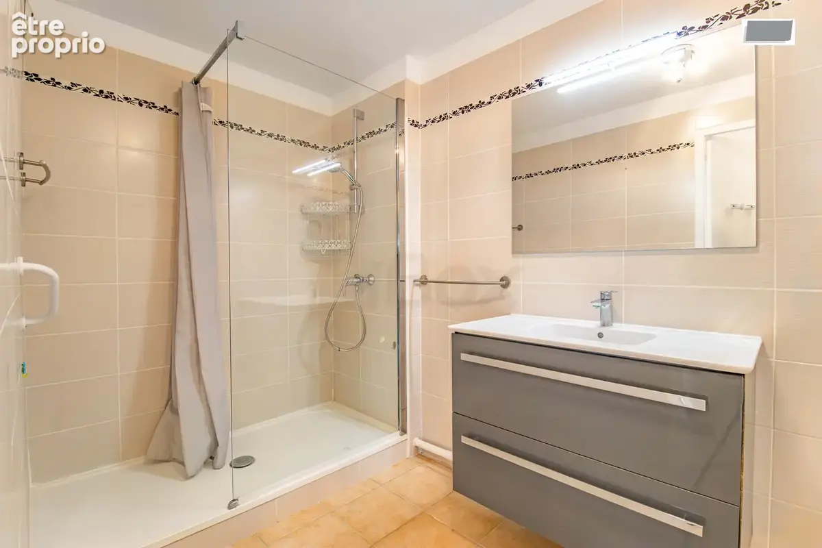 Toulon, Aguillon, 4 pièces climatisé, traversant, 85 M2, double terrasses, vue dégagée, possibilité garage. - photo 9