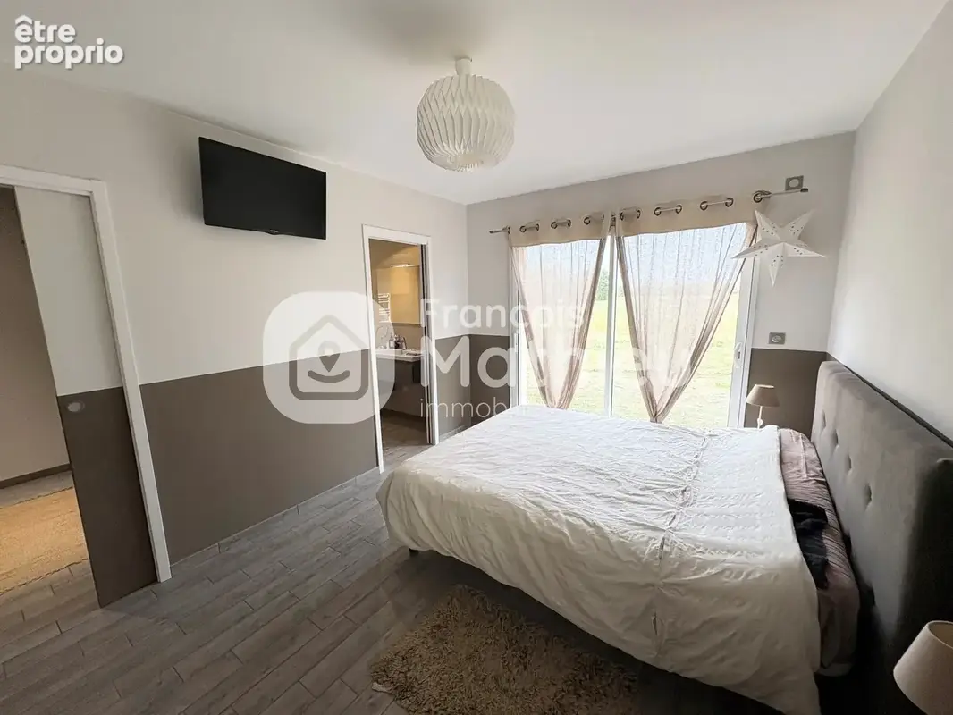 Ambérieux en Dombes : Maison de plain-pied 174m2 hab + garage - terrain 1 898m2 - photo 7