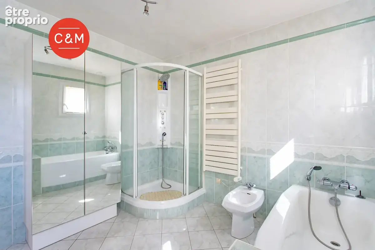 PONT-SAINT-MARTIN - Plain-pied 5 pièces 116 m² - photo 9