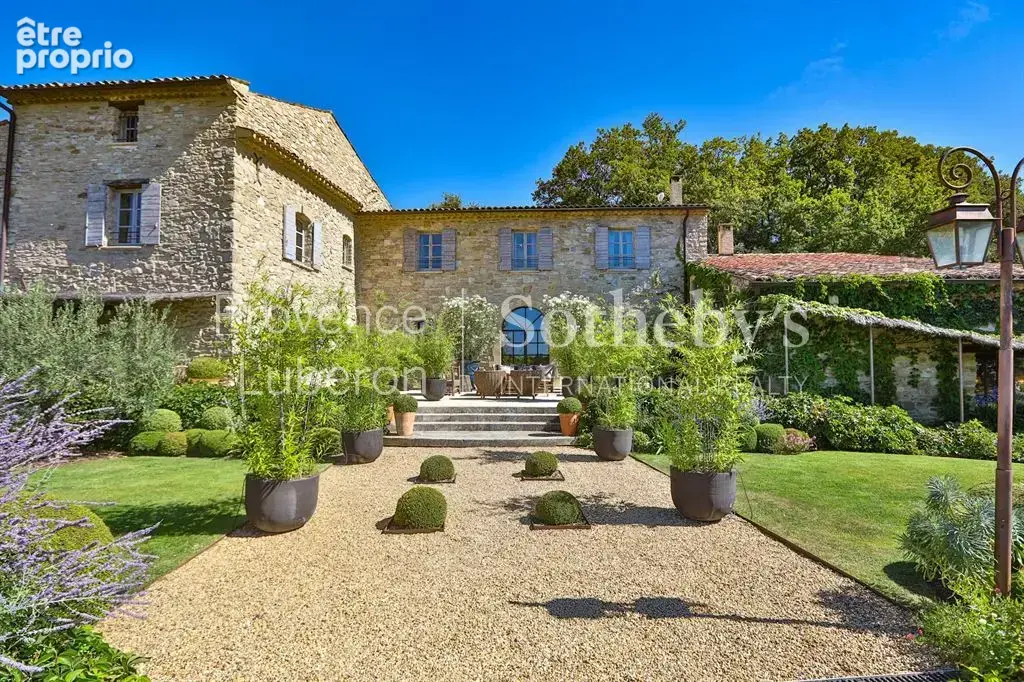 Bastide de Prestige avec piscine et terrain de 104 hectares en Provence - photo 3