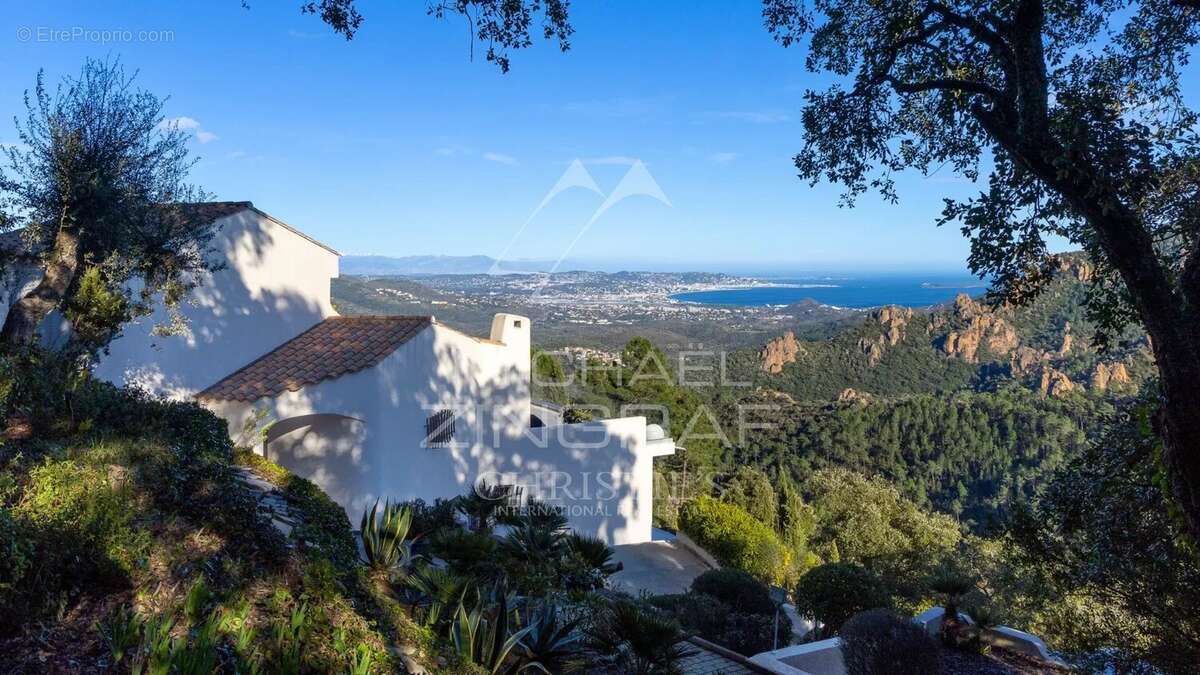 Maison à MANDELIEU-LA-NAPOULE