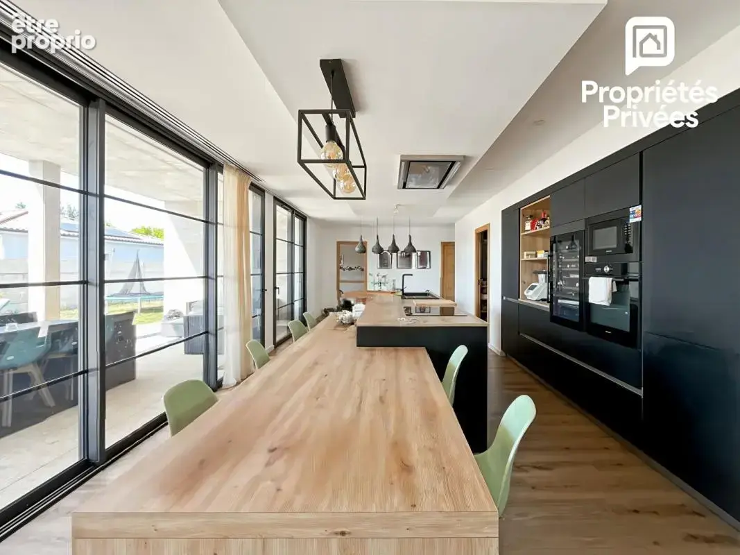 Maison contemporaine 150 m² avec piscine chauffée, garage et vaste pièce de vie de 70 m² - photo 1