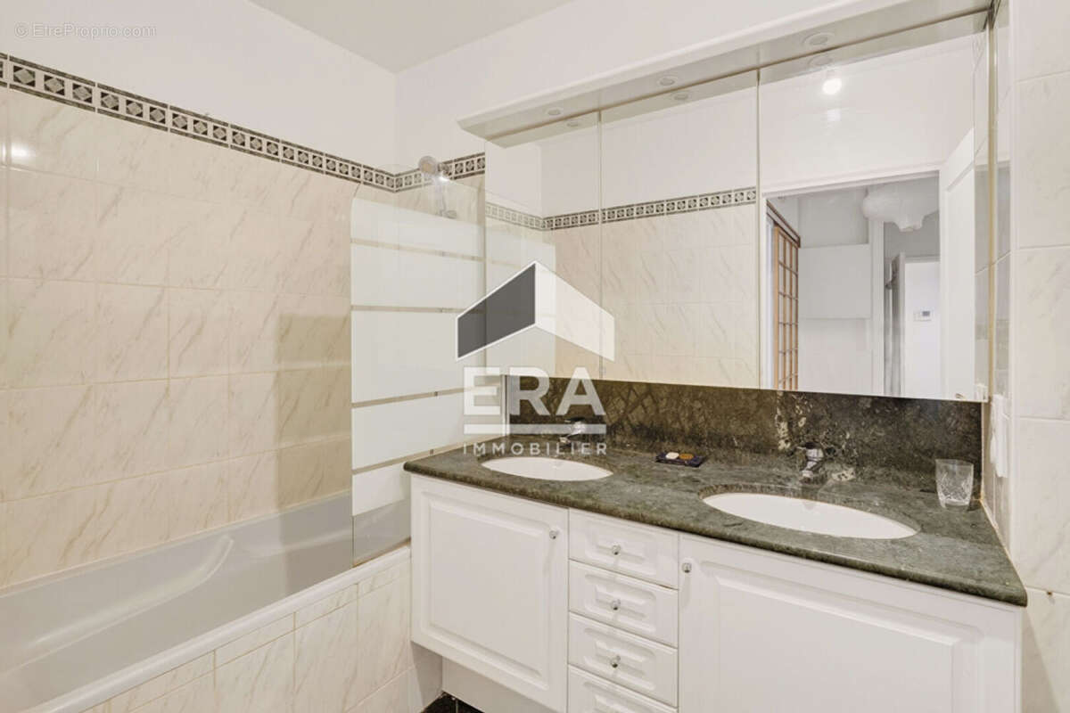 Appartement à PARIS-14E