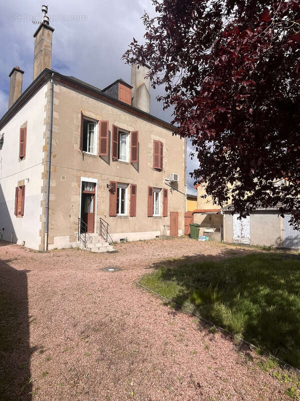 Maison à YZEURE