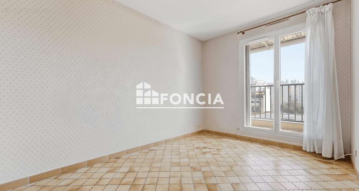 À vendre - 4 pièces en étage élevé avec balcon, garage et cave - Nice Ouest - photo 7