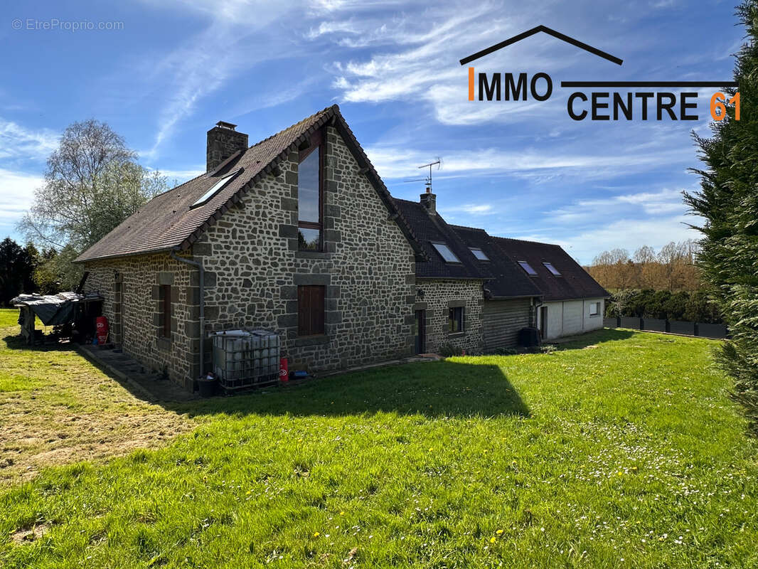 Maison d'architecte 5 chambres et un gîte de 64m2 sur un terrain de 5527m2 arboré. - photo 39