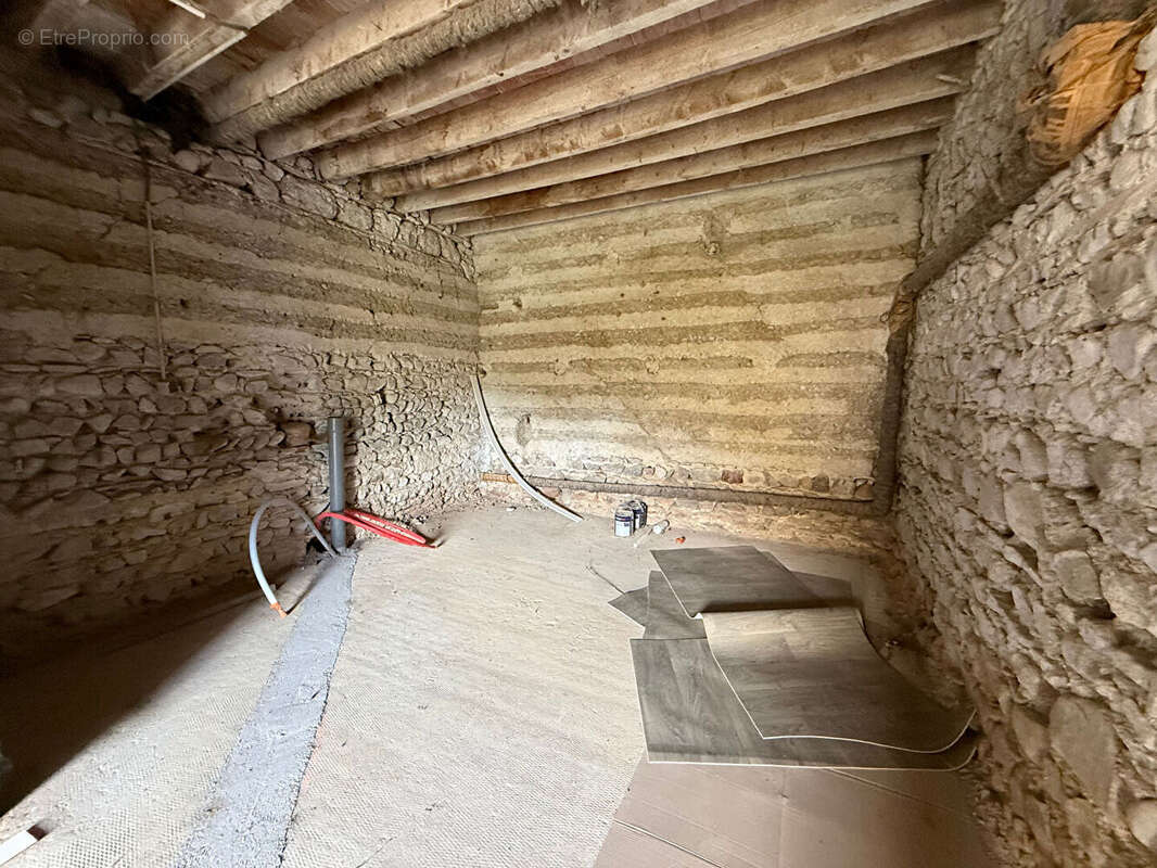 Appartement à RENAISON