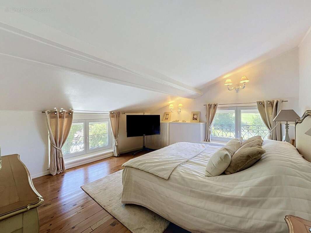 Maison 180 m² à La Bastide-De-Besplas  - photo 8
